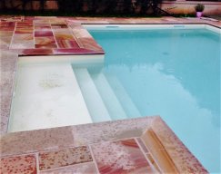 piscina con sclainata a gradini
